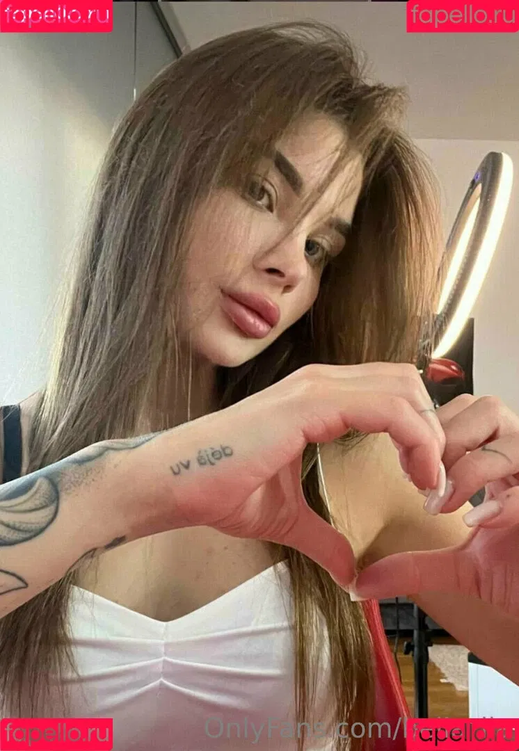 bella_lla Onlyfans Photo Gallery 