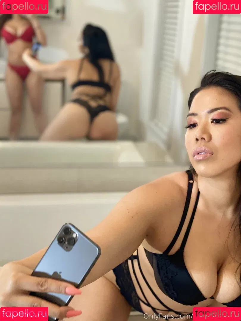asiantsunamifree Onlyfans Photo Gallery 
