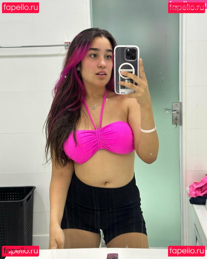 Emilly Vick Onlyfans Photo Gallery 