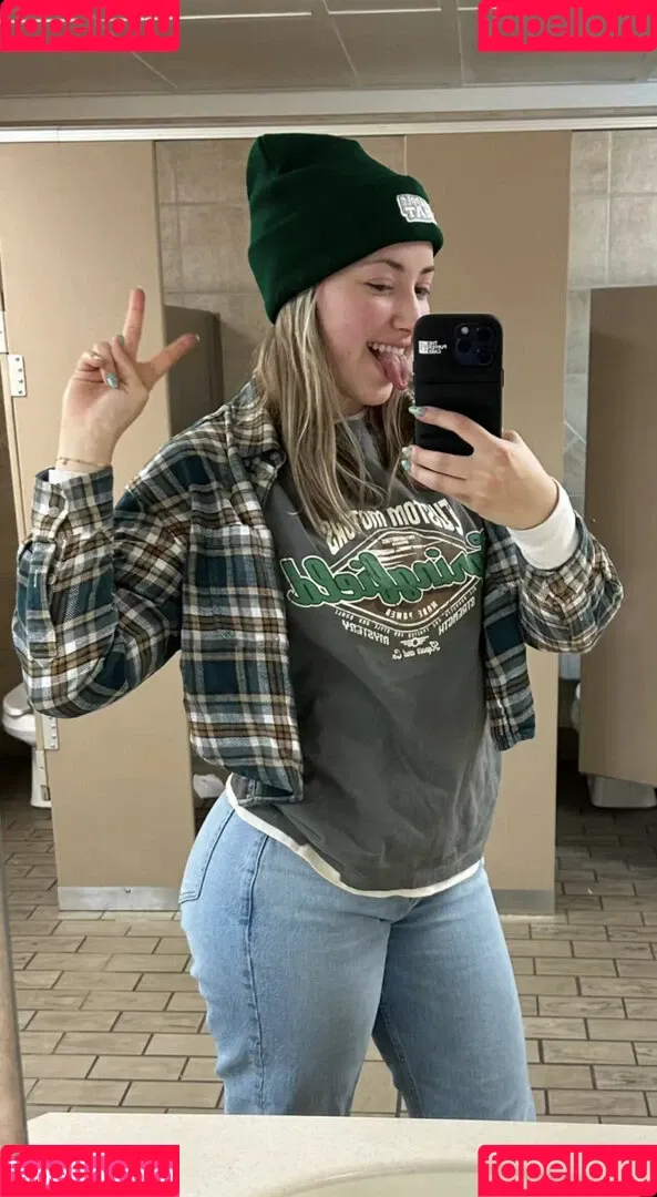 Pineapplebrat Onlyfans Photo Gallery 