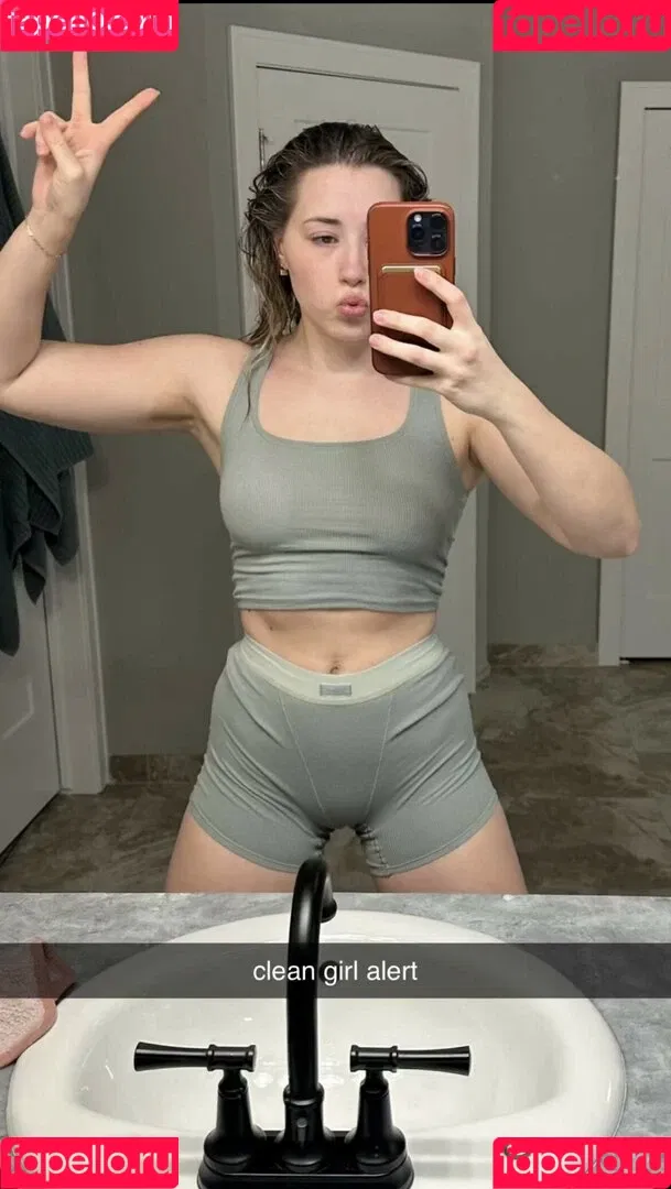 Pineapplebrat Onlyfans Photo Gallery 