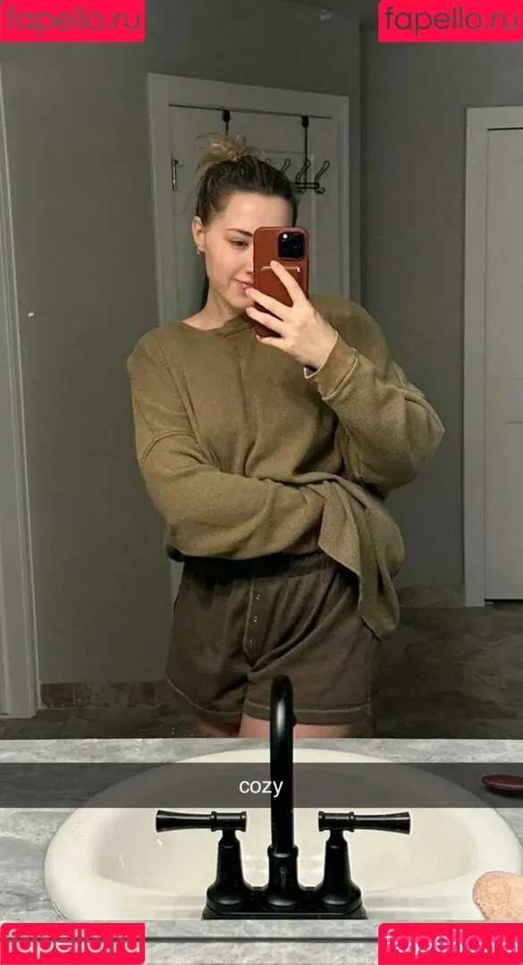Pineapplebrat Onlyfans Photo Gallery 