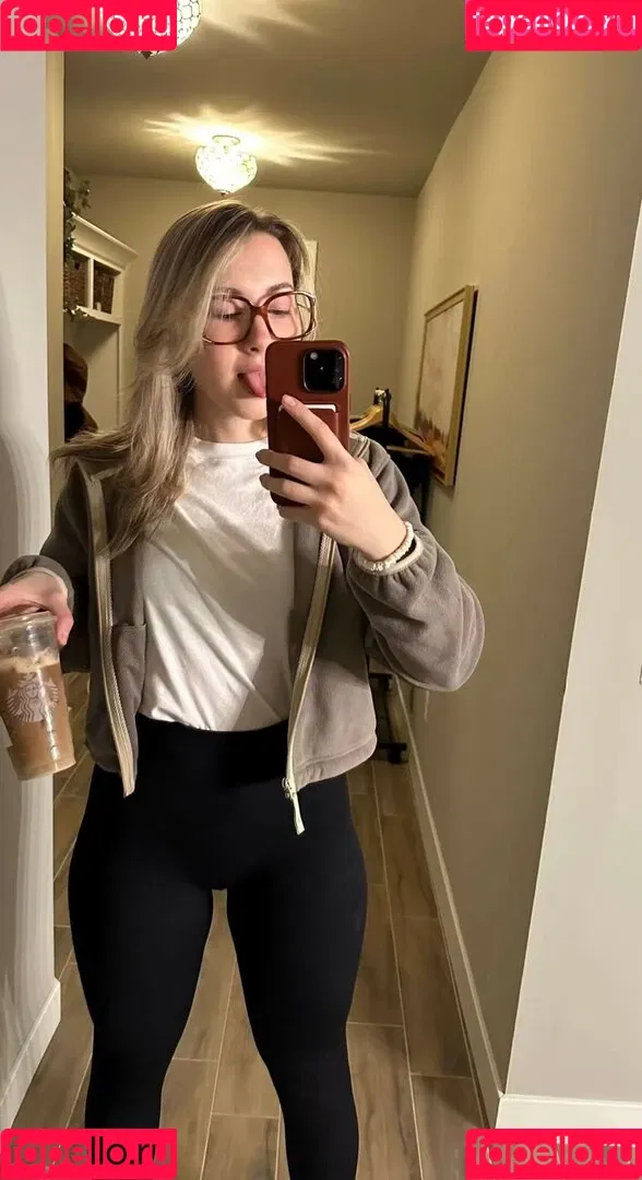 Pineapplebrat Onlyfans Photo Gallery 