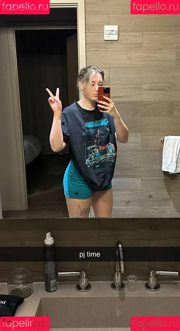 Pineapplebrat Onlyfans Photo Gallery 