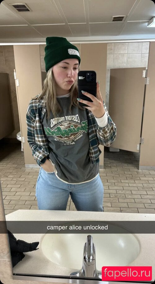 Pineapplebrat Onlyfans Photo Gallery 