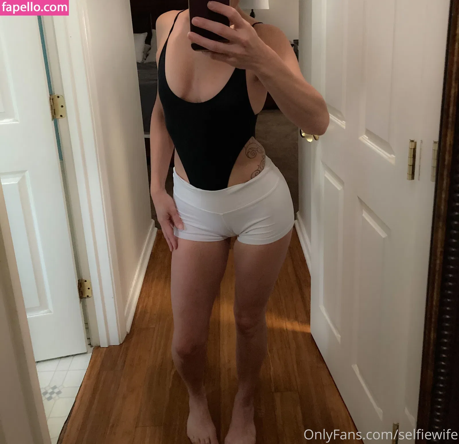 SelfieWife Onlyfans Photo Gallery 
