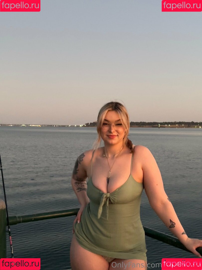 Karma Lee Onlyfans Photo Gallery 