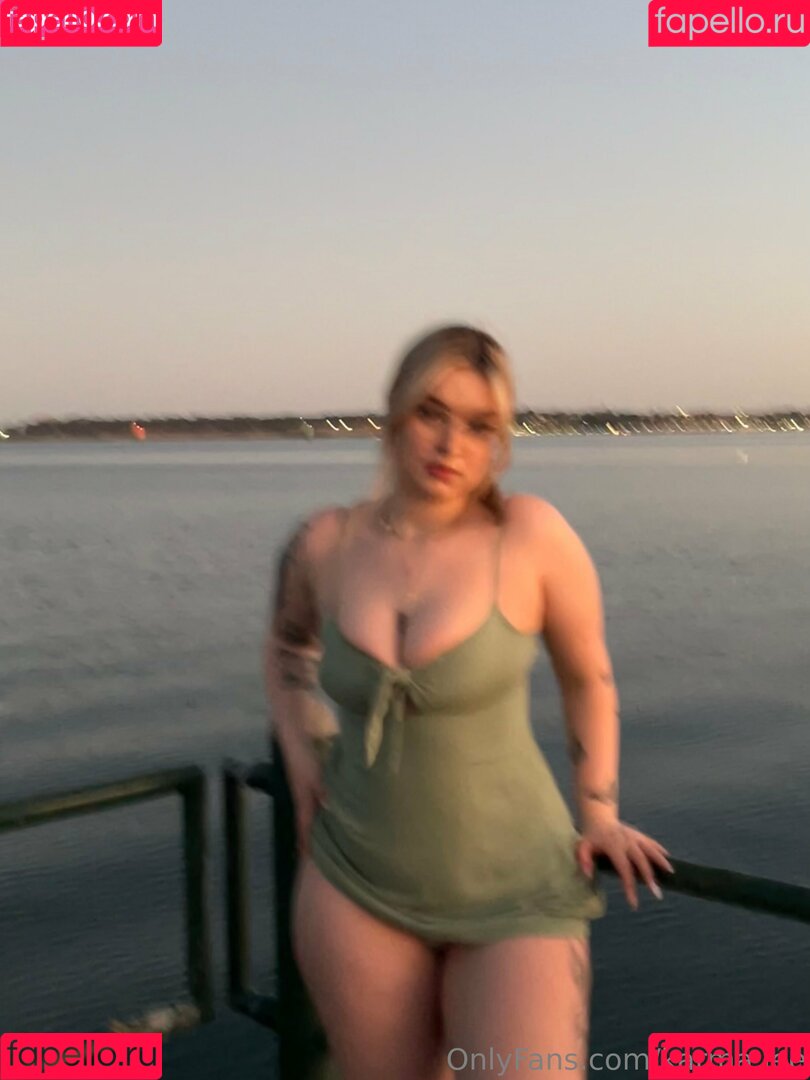 Karma Lee Onlyfans Photo Gallery 