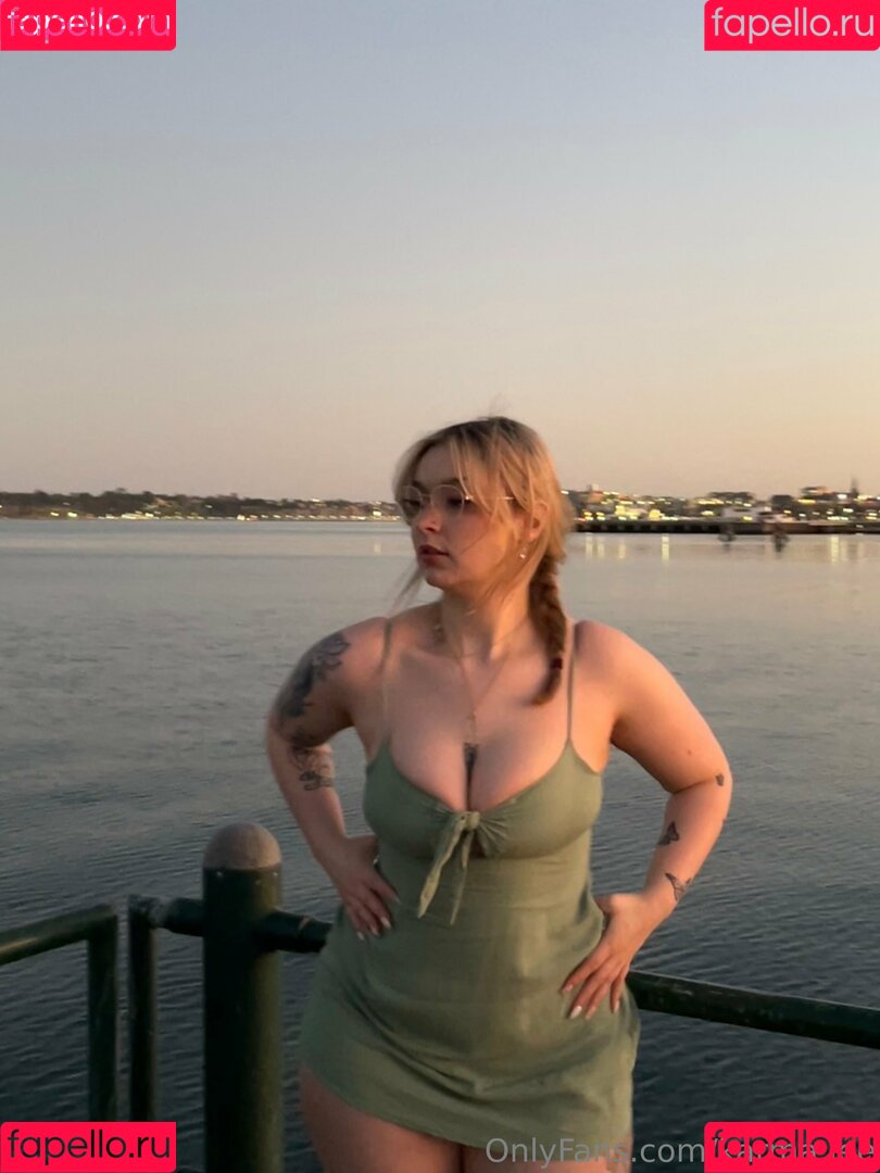 Karma Lee Onlyfans Photo Gallery 