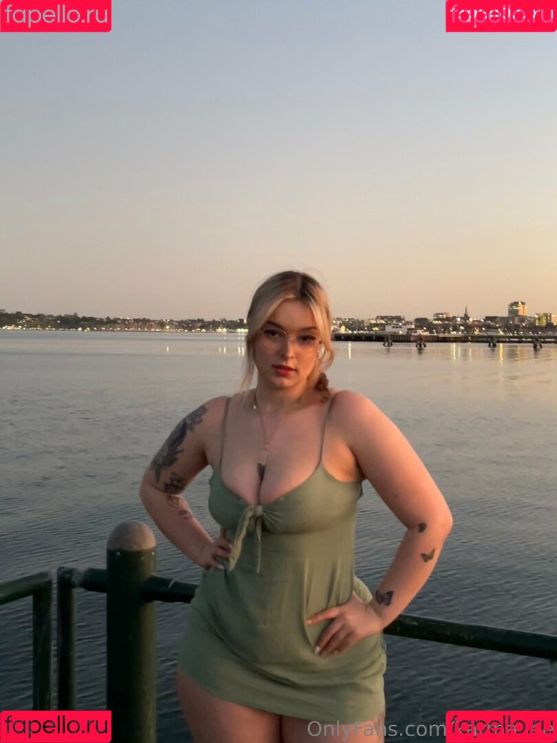 Karma Lee Onlyfans Photo Gallery 