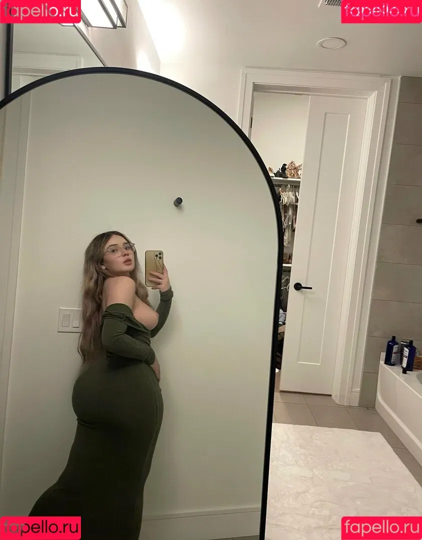 Tayler Hills Onlyfans Photo Gallery 