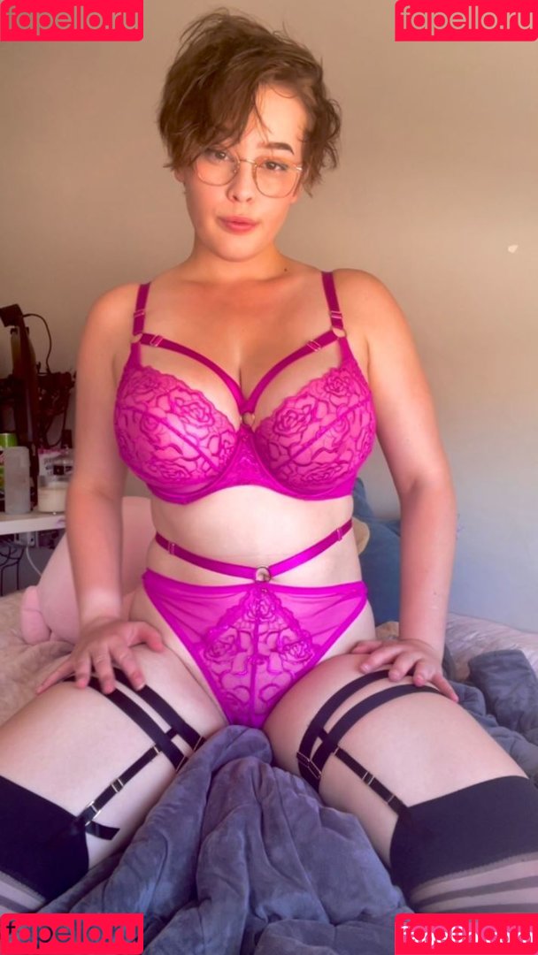 BitterBritt Onlyfans Photo Gallery 