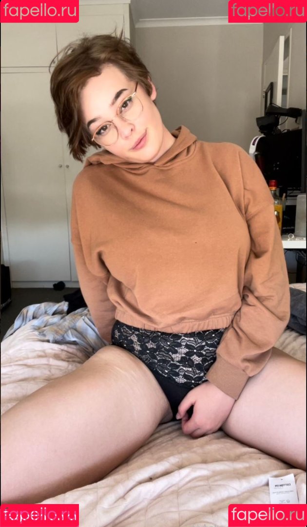 BitterBritt Onlyfans Photo Gallery 