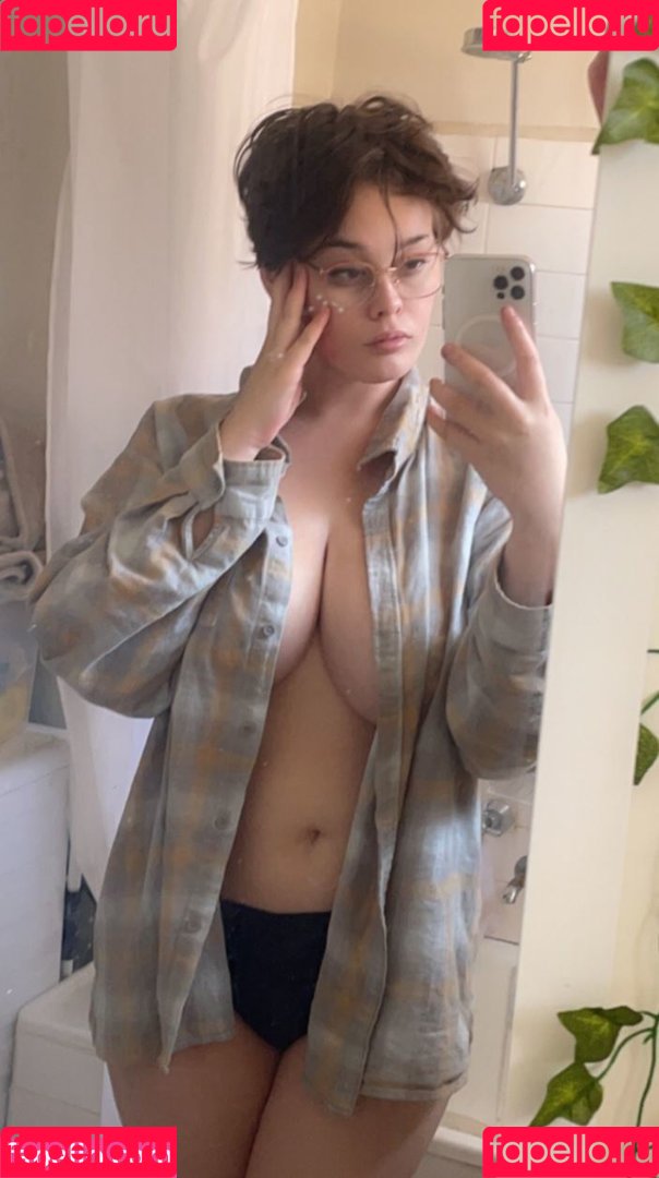 BitterBritt Onlyfans Photo Gallery 