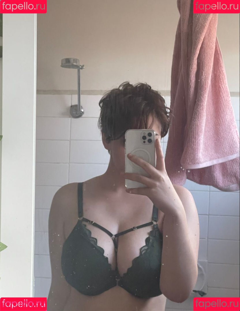 BitterBritt Onlyfans Photo Gallery 