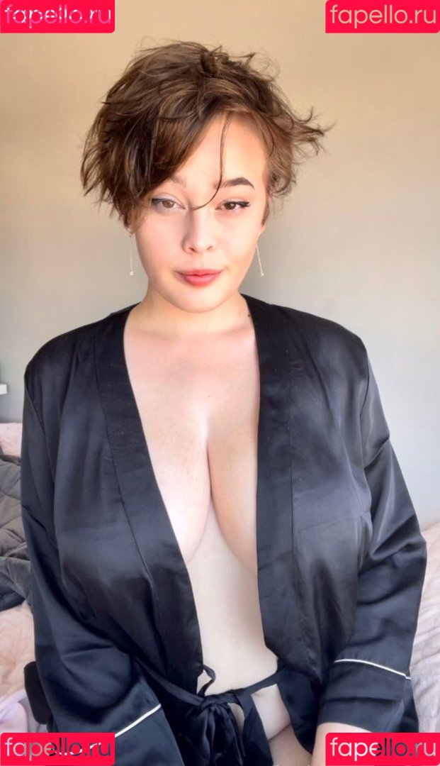 BitterBritt Onlyfans Photo Gallery 