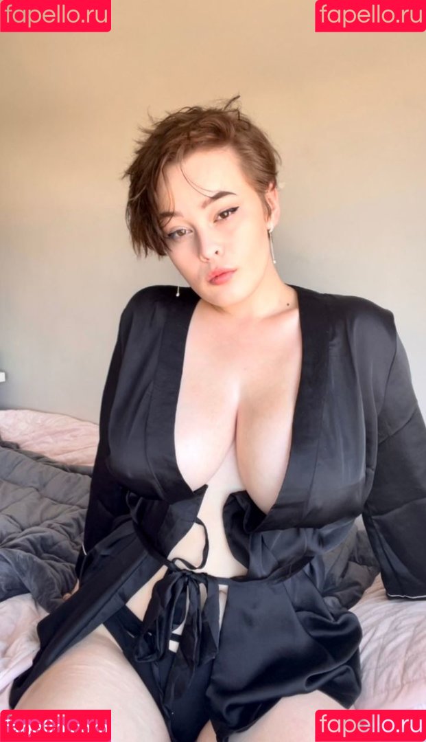BitterBritt Onlyfans Photo Gallery 