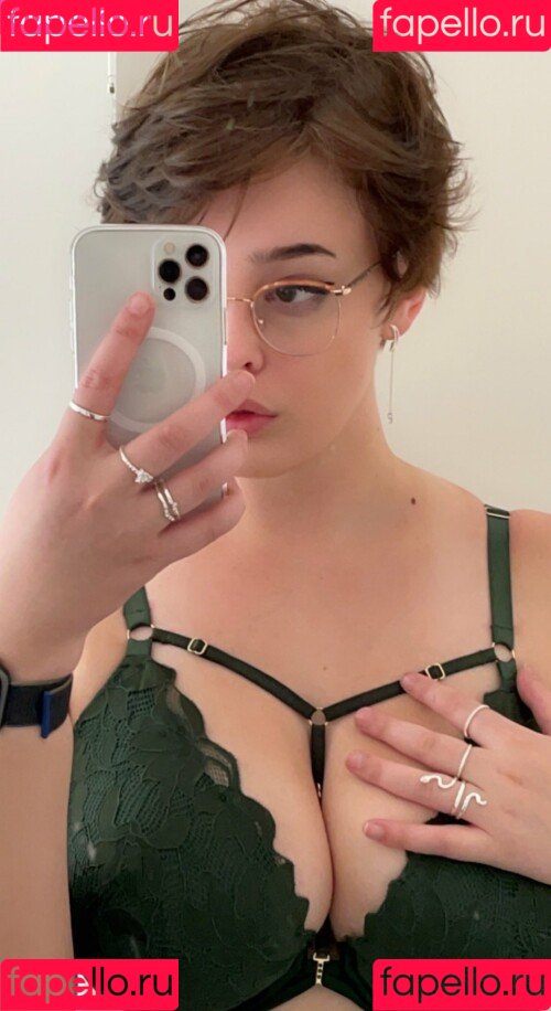 BitterBritt Onlyfans Photo Gallery 