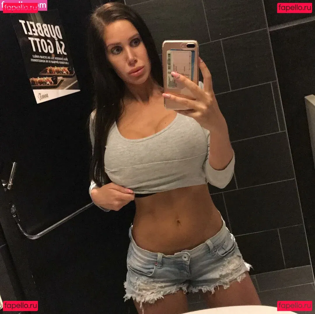 miini Onlyfans Photo Gallery 