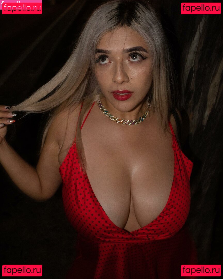 Rosssyrouss / Rosy Rous / queenflowrox / stylefresh_rosyrous Onlyfans Photo Gallery 