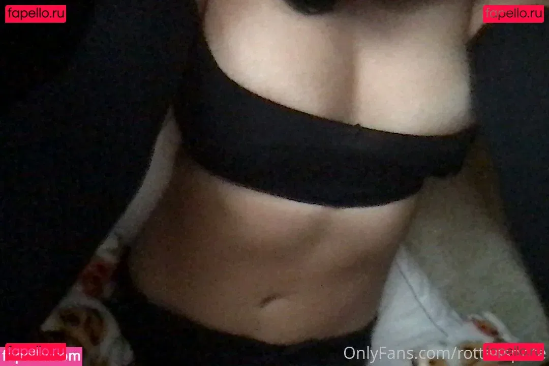 gothwaifu Onlyfans Photo Gallery 