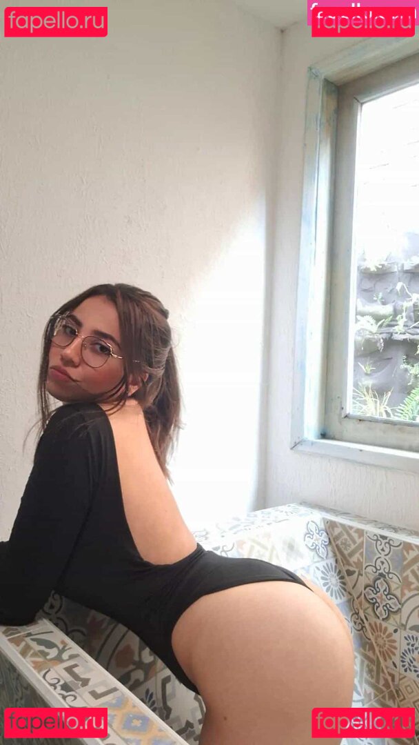 imuniqueyuls / vibewithyuls Onlyfans Photo Gallery 