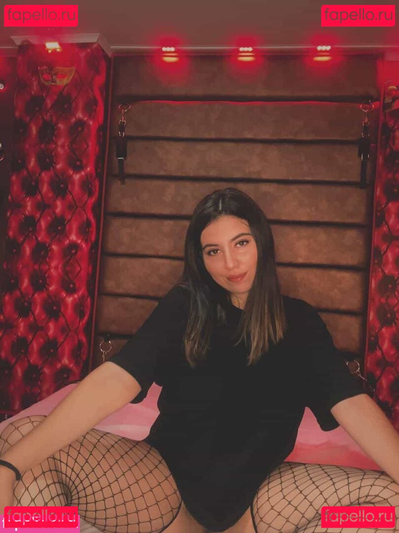 imuniqueyuls / vibewithyuls Onlyfans Photo Gallery 