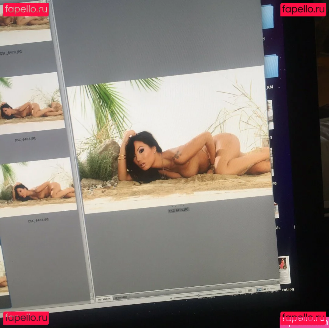 asaakira Onlyfans Photo Gallery 