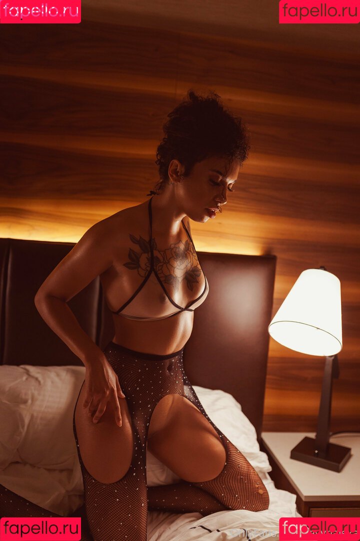 ravynalexa Onlyfans Photo Gallery 