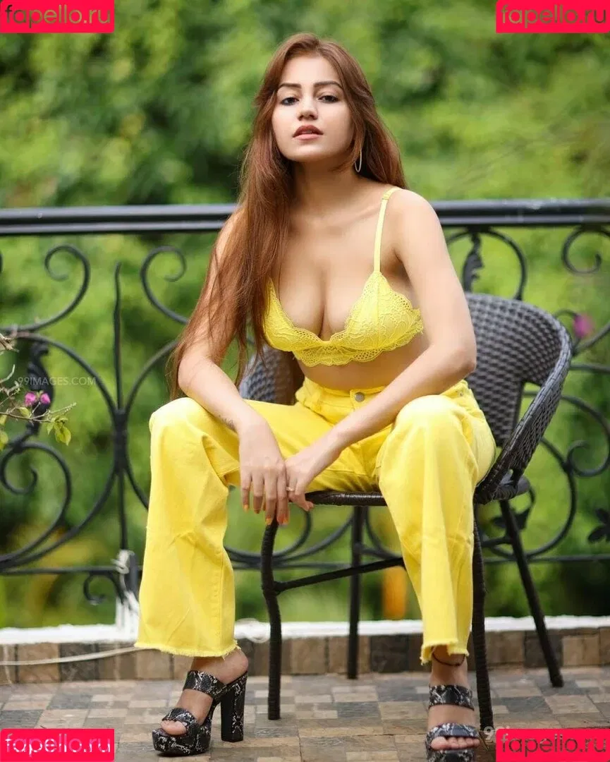 Simran Kaur Hundal Onlyfans Photo Gallery 