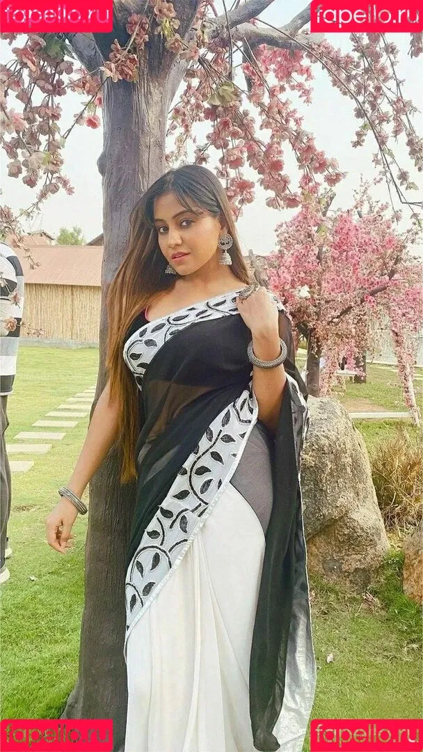 Simran Kaur Hundal Onlyfans Photo Gallery 