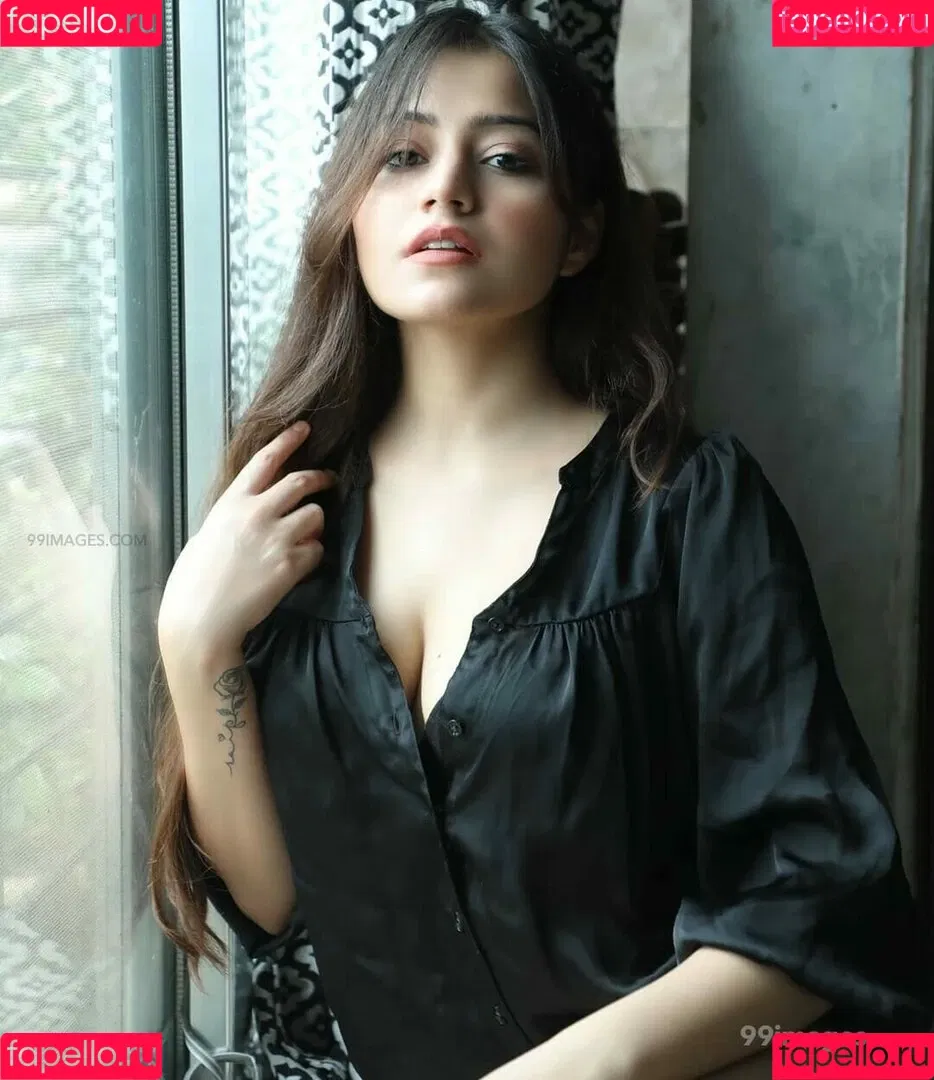 Simran Kaur Hundal Onlyfans Photo Gallery 