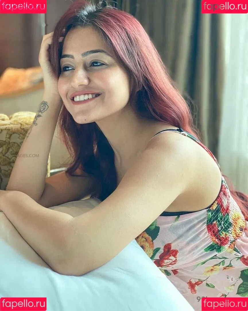 Simran Kaur Hundal Onlyfans Photo Gallery 
