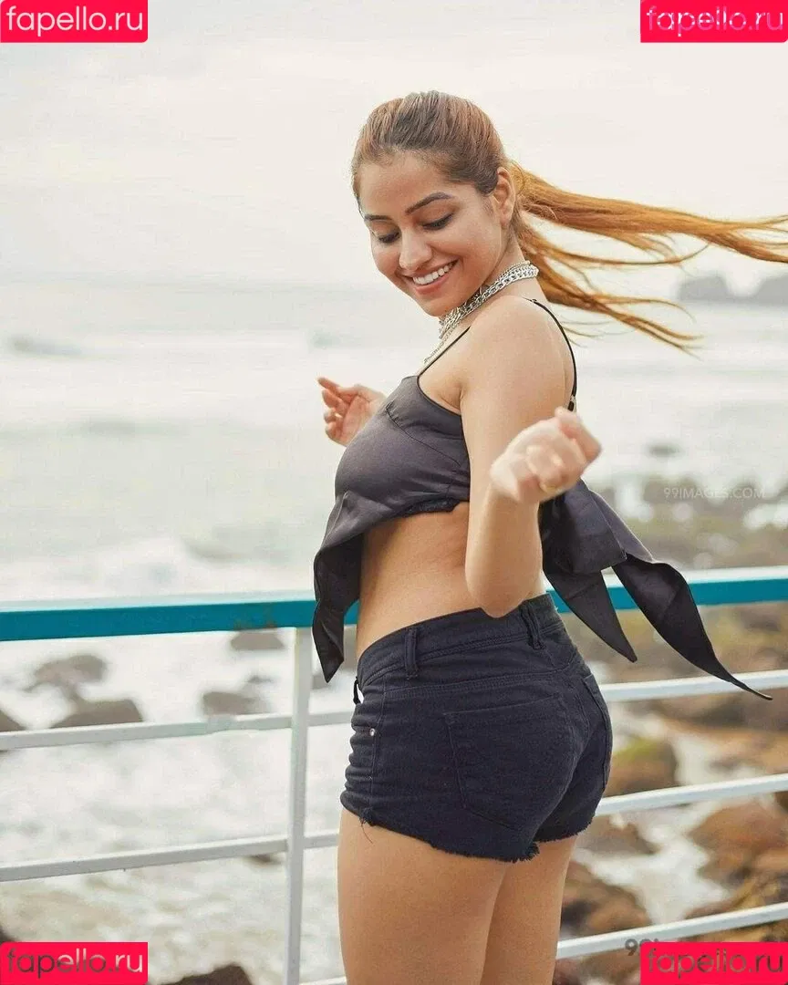 Simran Kaur Hundal Onlyfans Photo Gallery 