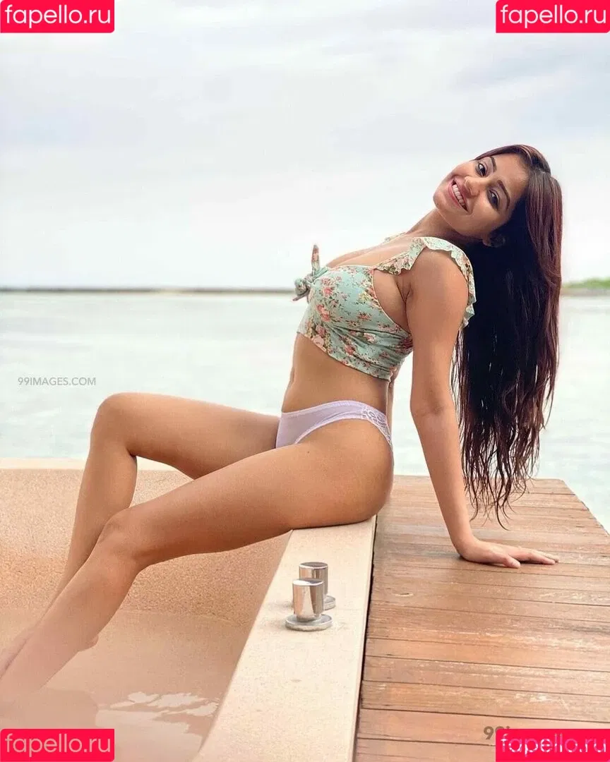 Simran Kaur Hundal Onlyfans Photo Gallery 