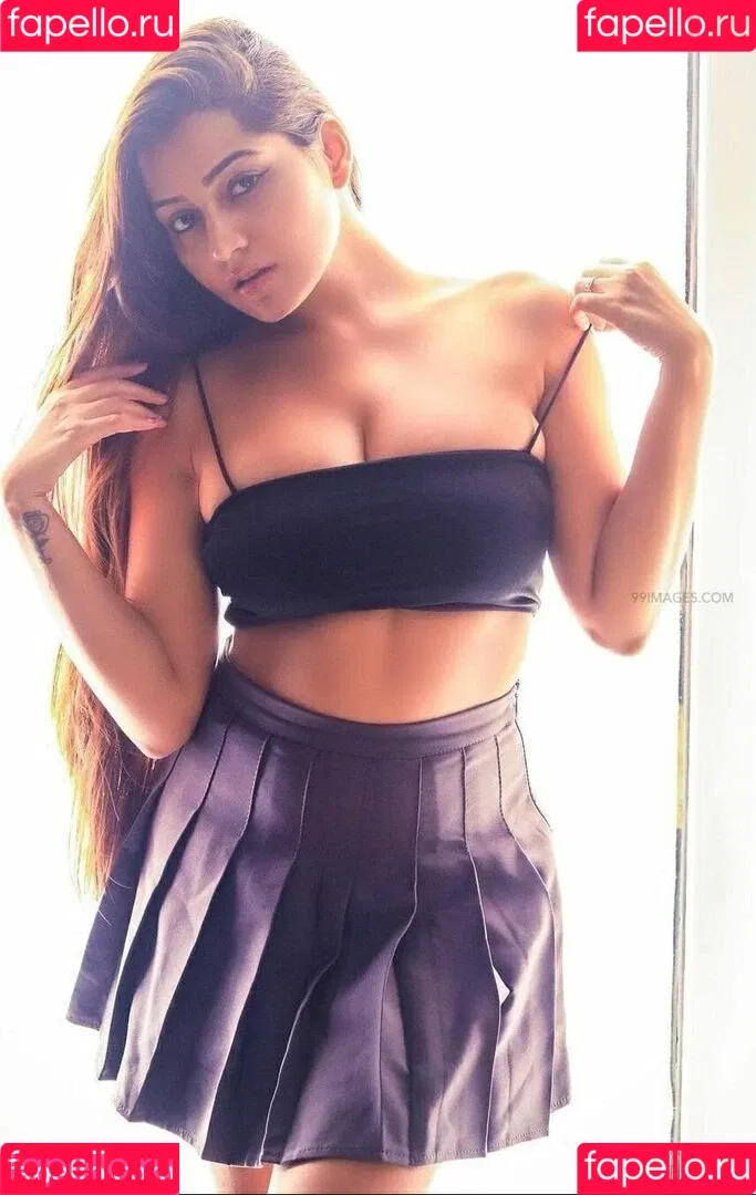 Simran Kaur Hundal Onlyfans Photo Gallery 