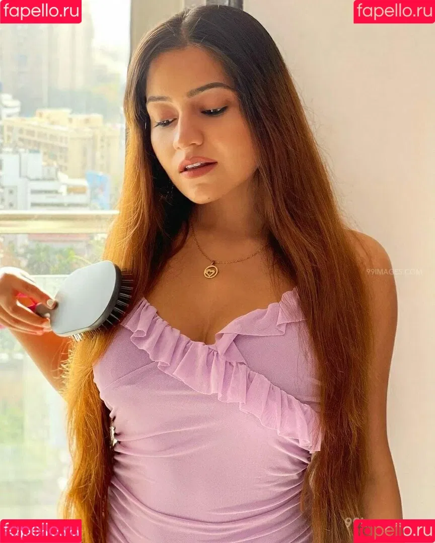 Simran Kaur Hundal Onlyfans Photo Gallery 