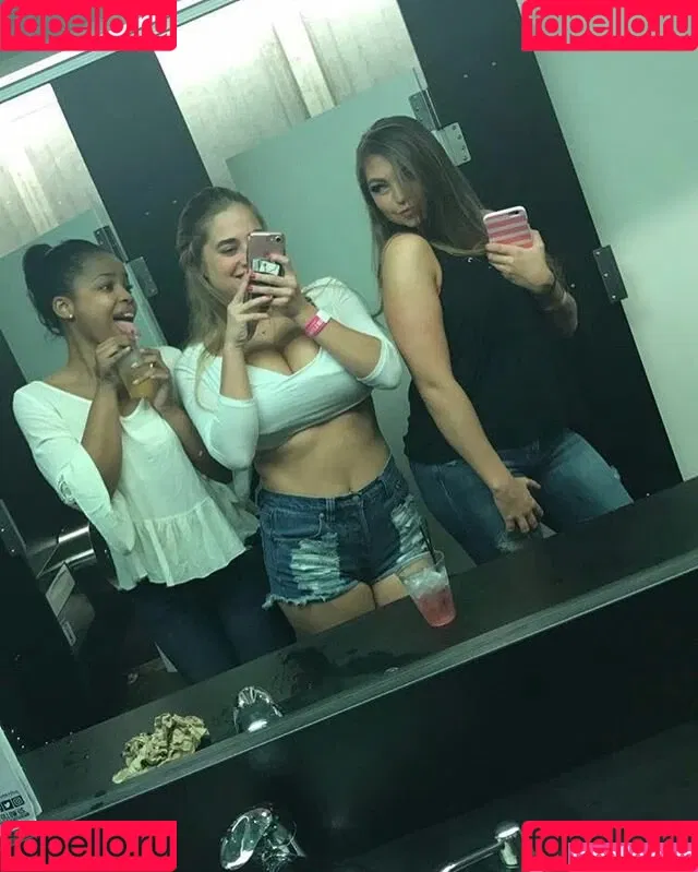 Schuyler Thornton Onlyfans Photo Gallery 