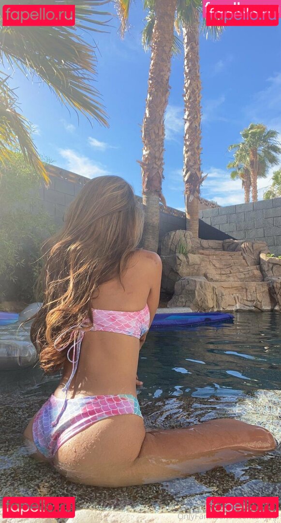 reena.sky / reenaskyfree Onlyfans Photo Gallery 