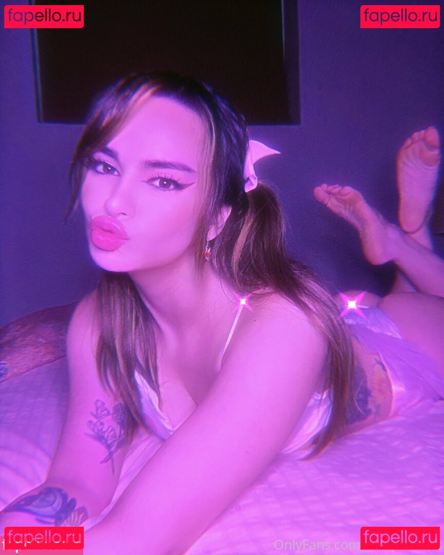 avianaviolet / avianaviolettt Onlyfans Photo Gallery 