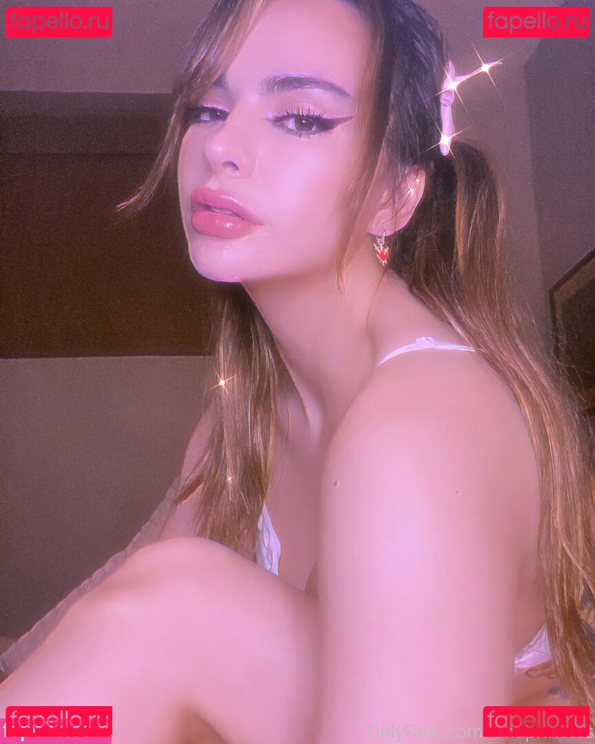 avianaviolet / avianaviolettt Onlyfans Photo Gallery 