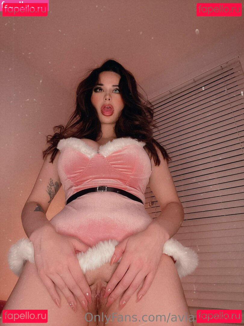 avianaviolet / avianaviolettt Onlyfans Photo Gallery 