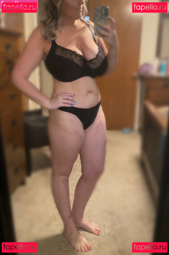 Dolly P / dollydrunkeyes / dollyparton Onlyfans Photo Gallery 