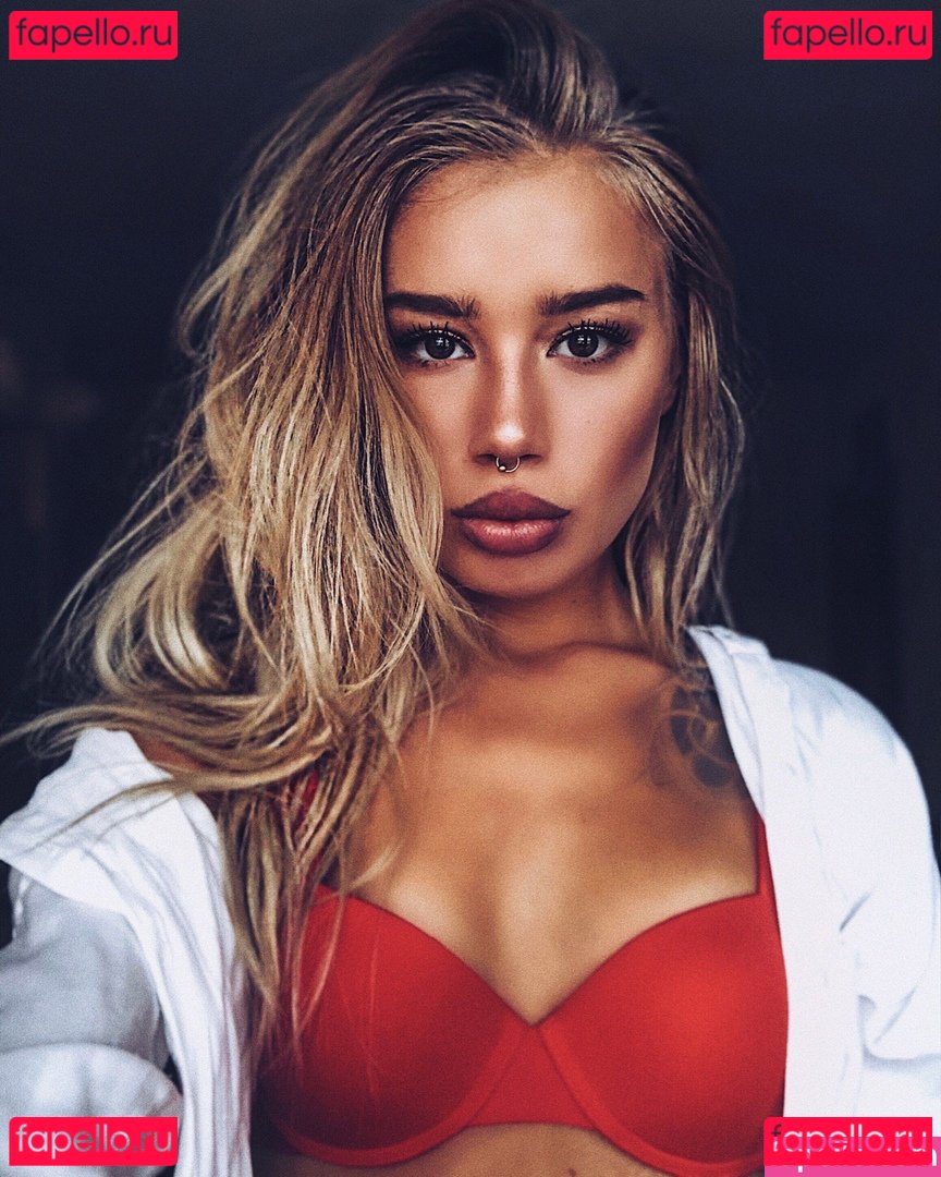 Alina Ostraya / OSTRAYA / ostrayaalien / ph_ostraya Onlyfans Photo Gallery 