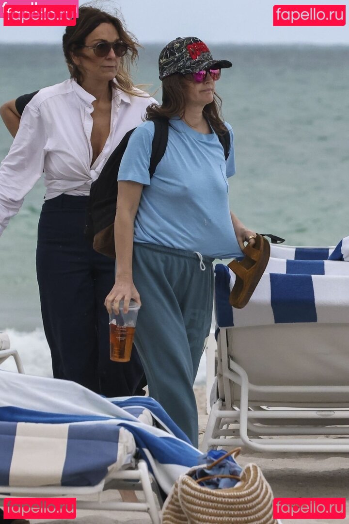 Drew Barrymore / DrewBarrymore Onlyfans Photo Gallery 