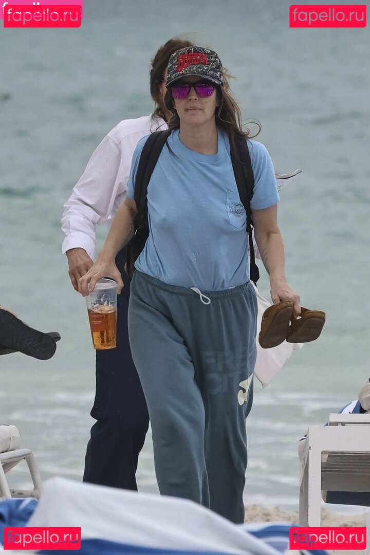 Drew Barrymore / DrewBarrymore Onlyfans Photo Gallery 