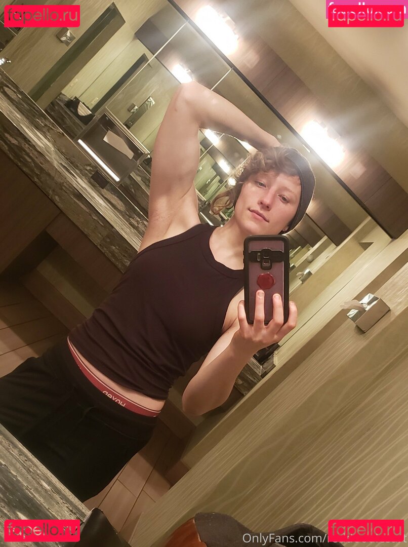 reddoodles2 / reddoodlesart / redsreferences Onlyfans Photo Gallery 