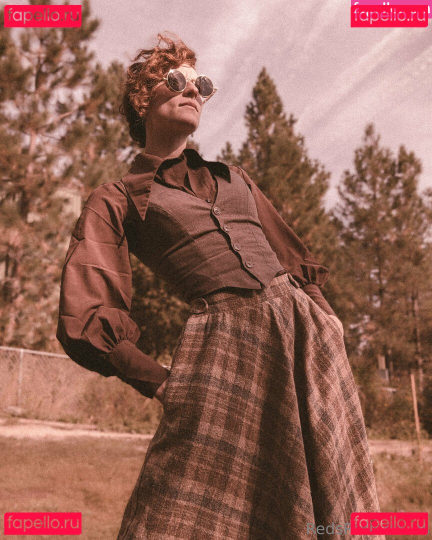 reddoodles2 / reddoodlesart / redsreferences Onlyfans Photo Gallery 