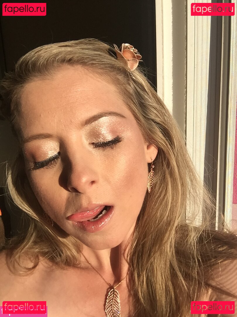 sunnylanefree / sunnylanelive Onlyfans Photo Gallery 