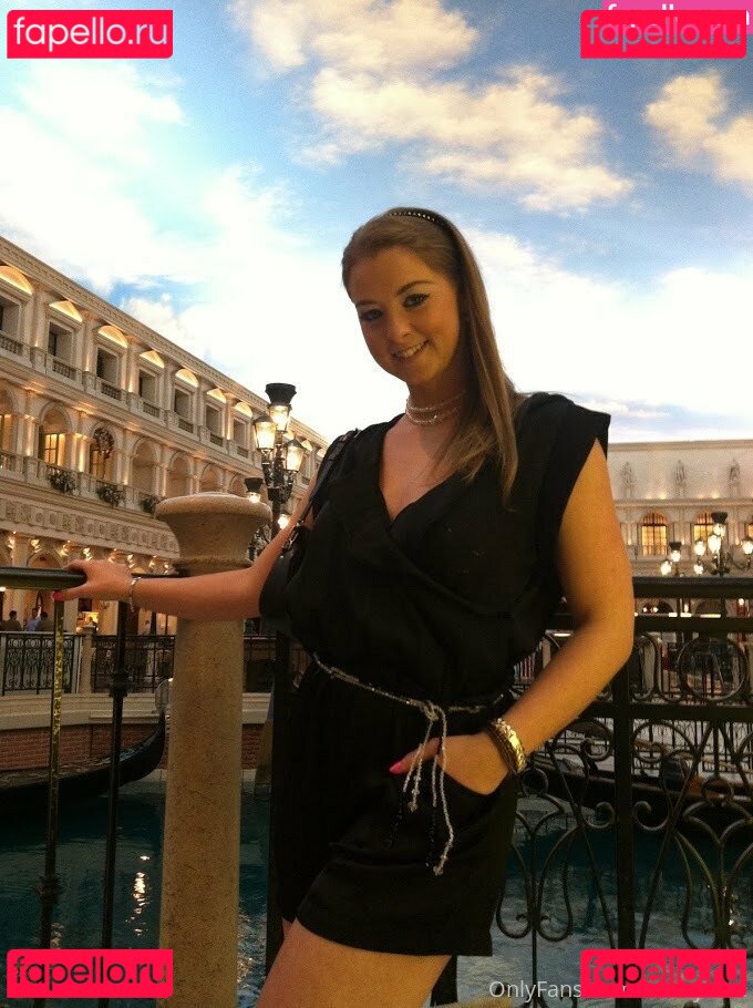 sunnylanefree / sunnylanelive Onlyfans Photo Gallery 